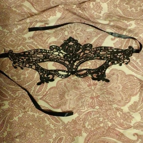 Black Lace Masquerade Elegant Party Mask BDSM Life - Picture 2 of 6